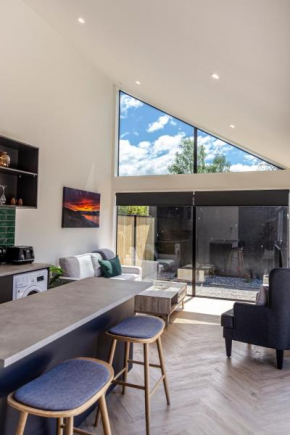 Magic On Maryburn - The Green Room Twizel